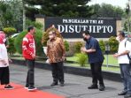 hanya et, pram yang diajak