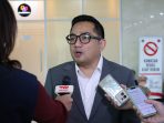 Ketua_Komisi_II_DPR_RI_Rifqinizamy_Karsayuda__saat_ditemui_Parlementaria_dan_awak_media_usai_Rapat_P20260702152454