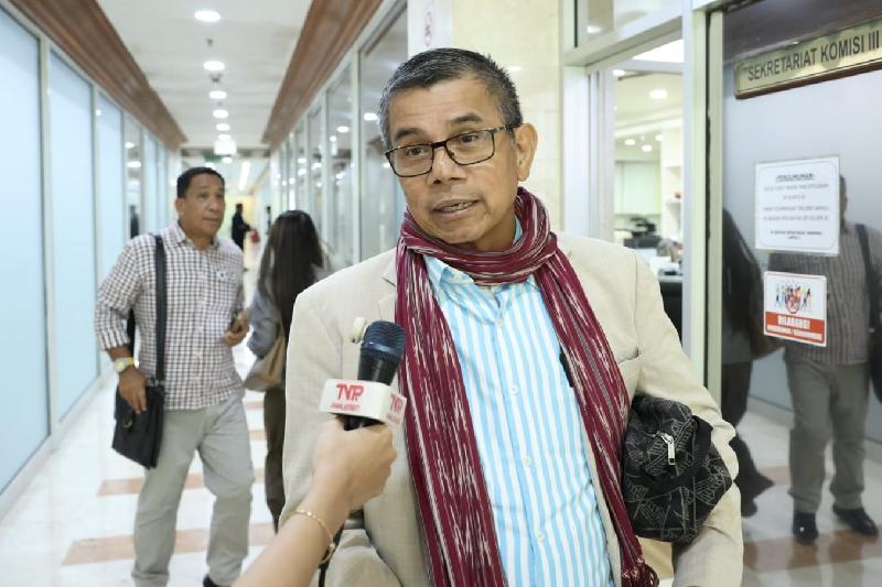 Anggota_Komisi_III_DPR_RI__Hinca_Panjaitan__saat_ditemui_Parlementaria_di_Gedung_Nusantara_II__DPR_R20260812152555