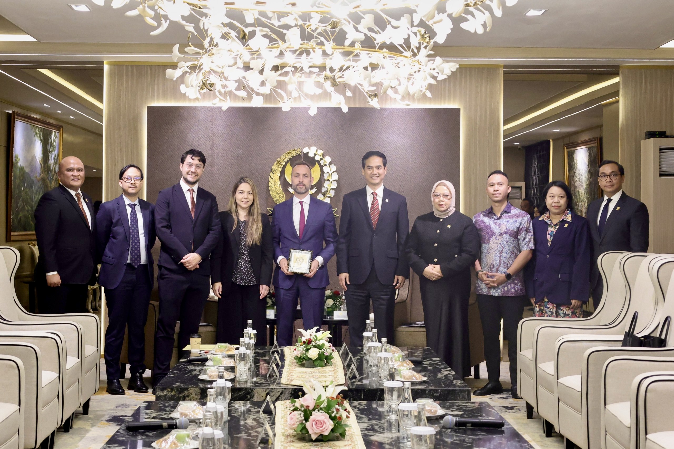Wakil_Ketua_Komisi_VI_DPR_RI_Adisatrya_Suryo_Sulisto__saat_menerima_perwakilan_Organisation_for_Econ20260928141729